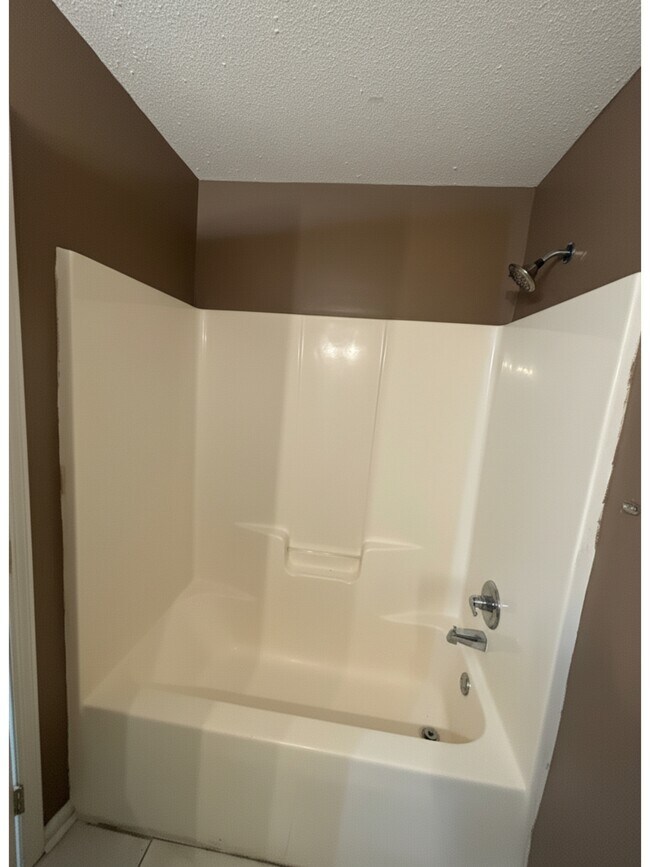 Building Photo - 212 Orchard Way