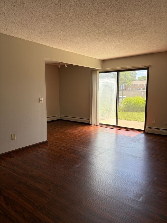 Building Photo - Spacious 2-Bedroom/1.5 Bathroom Condo