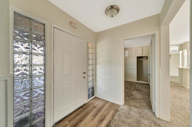 Building Photo - Stylish 4-Bed Mid-Century Home