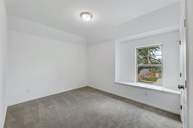 Building Photo - 1500 Sibley Wy