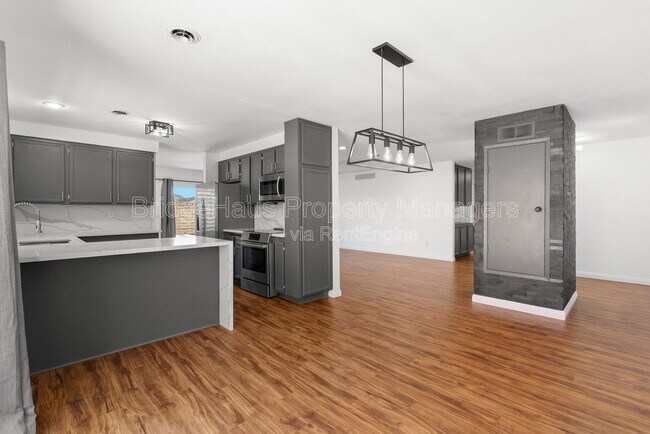Building Photo - 11004 Collinwood Dr