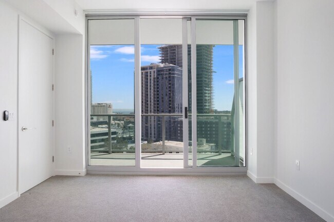 Building Photo - 400 Central Ave