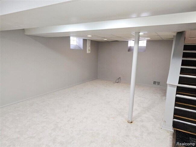 Building Photo - WELL MAINTAINED 3 BEDROOM 1.5 BATH BRICK BUNGALOW LOCATED IN ESTABLISHED WEST DEARBORN NEIGHBORHOOD