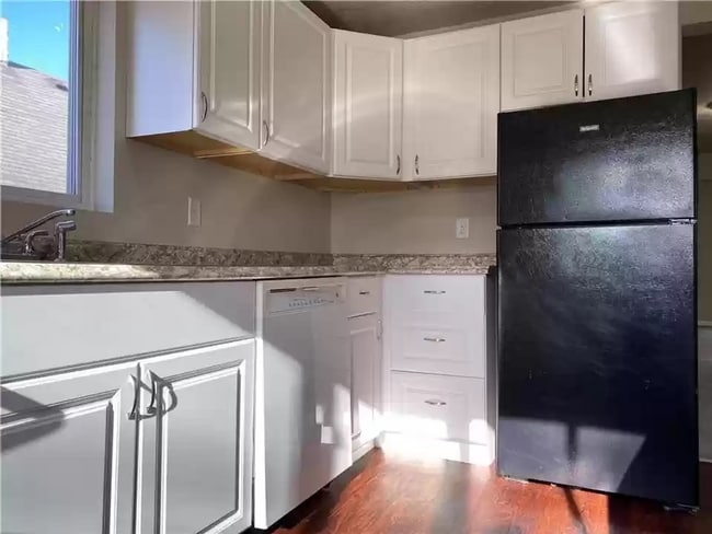 Building Photo - Stunning 4 Bed Home