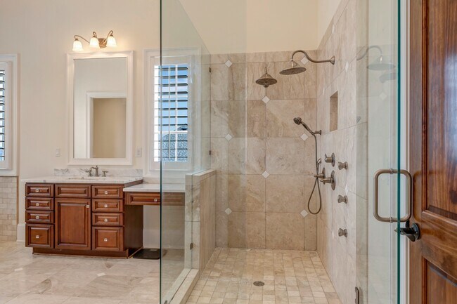 Building Photo - 5014 Mountview Pl