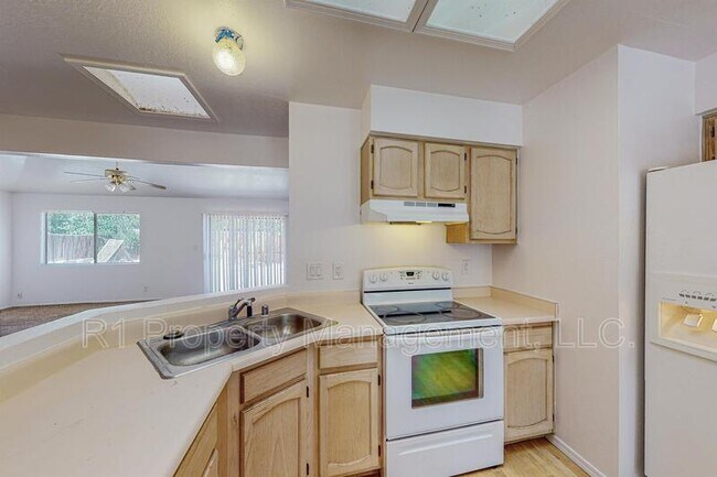 Building Photo - 1729 Chamisa Rd NE