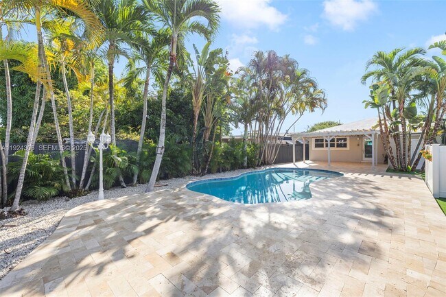 Building Photo - 1627 Moffett St