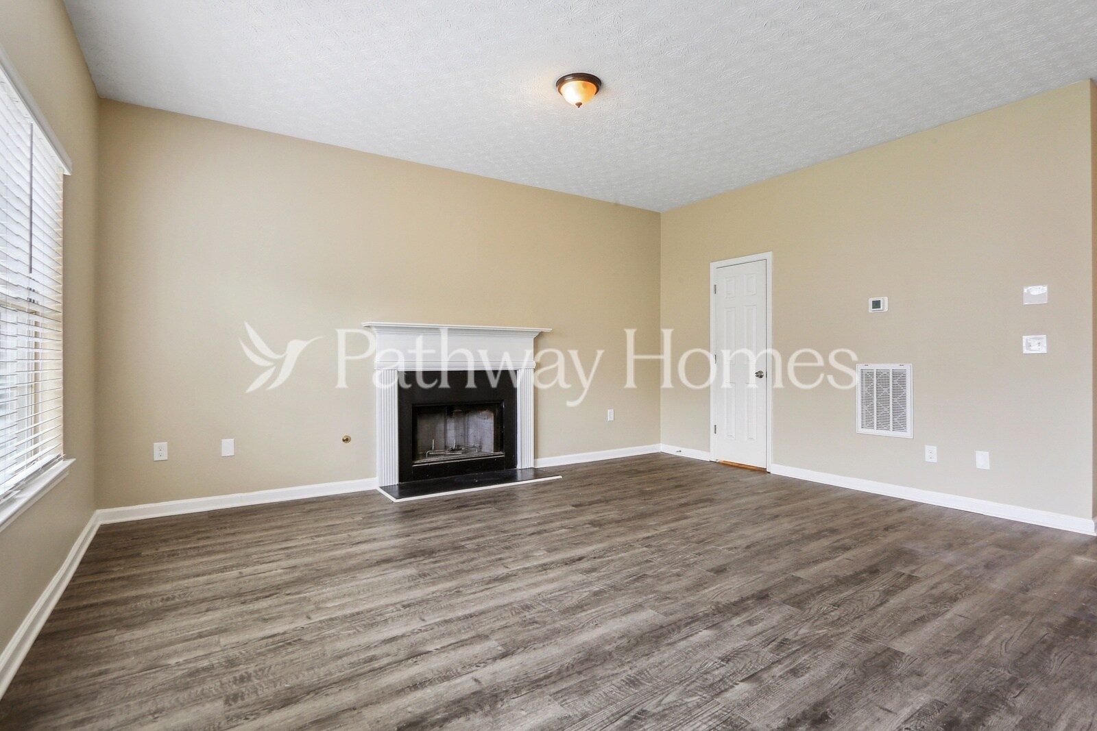 Building Photo - 615 Gardinia Dr