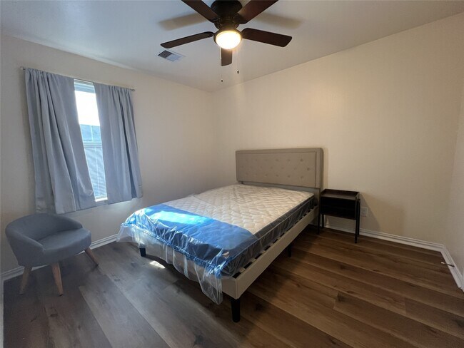 Building Photo - 2403 Summers Glen Ct