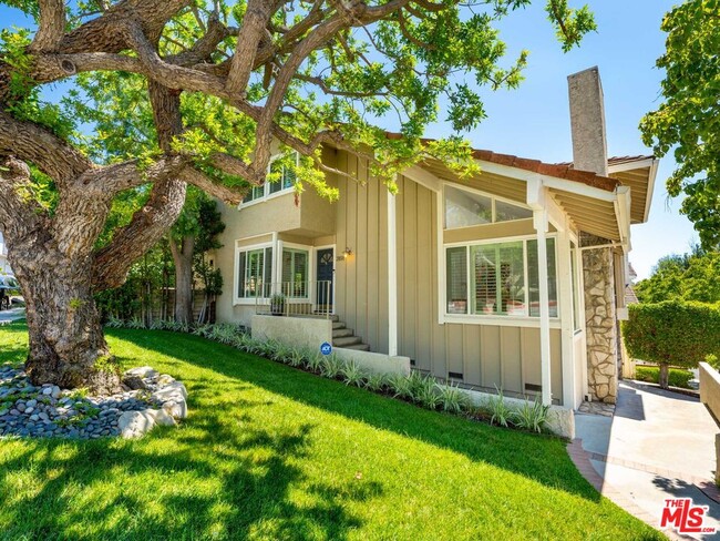 Building Photo - 2898 Woodwardia Dr