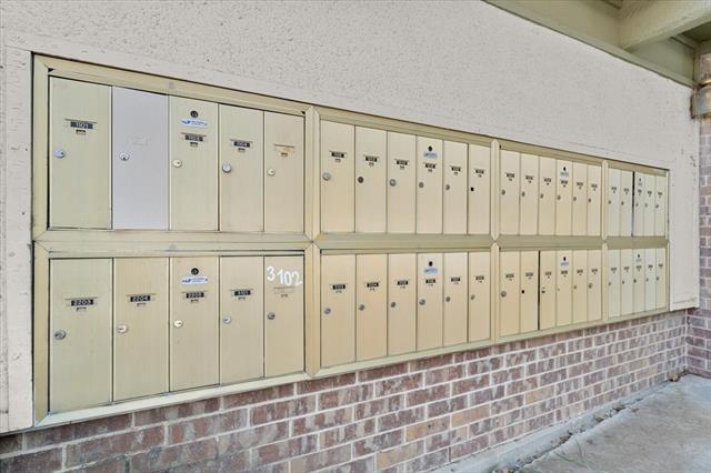 Building Photo - 9621 Walnut St