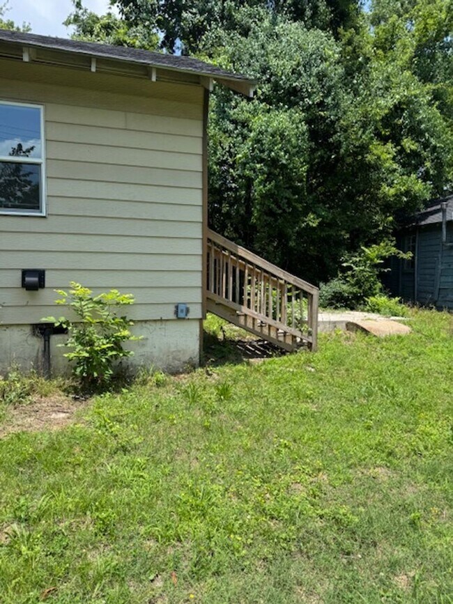 Building Photo - 3321 Anna St