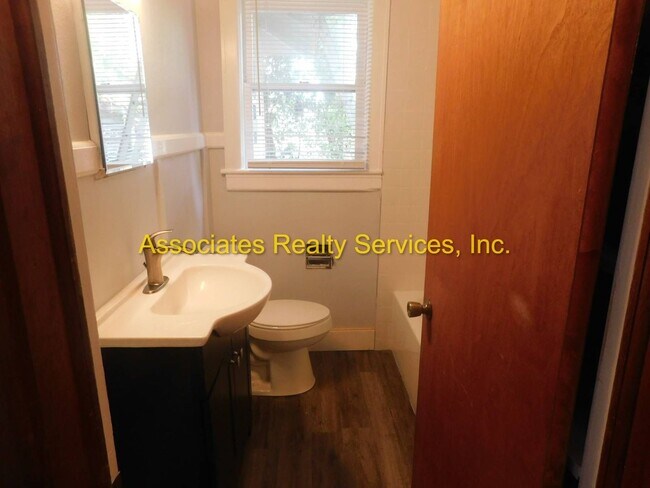 Building Photo - Bevis-991