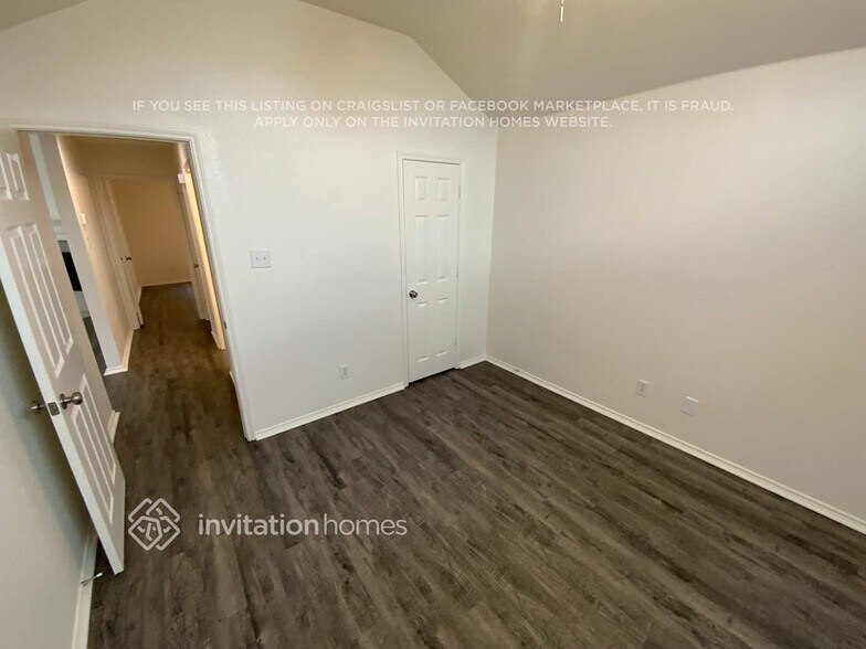 Building Photo - 635 Ridgehill Dr