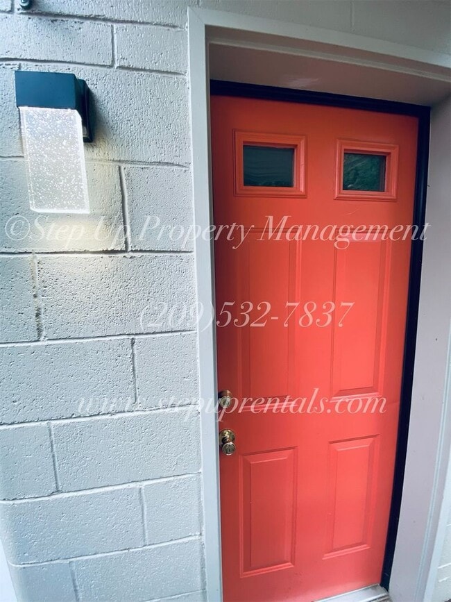 Building Photo - Private and Spacious Studio Near Downtown Sonora