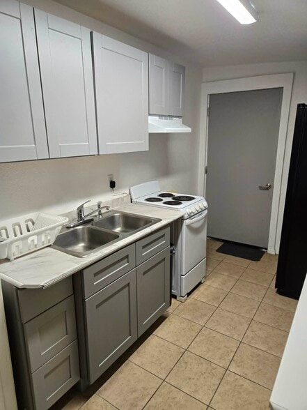 Building Photo - 925 E 30th St