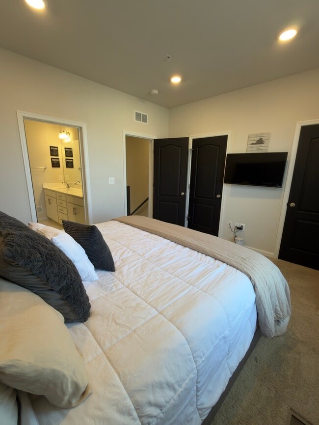 Building Photo - 2770 Lanham Hill Cir