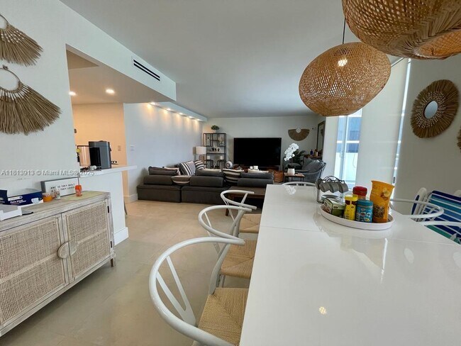 Building Photo - 2030 S Ocean Dr