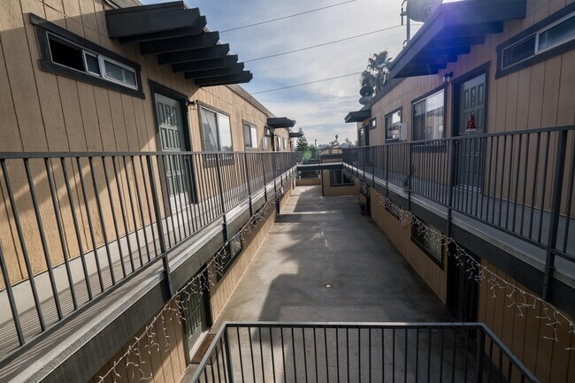 Building Photo - Firmona Apts