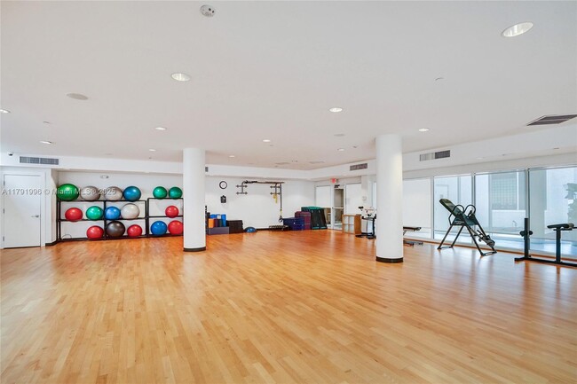 Building Photo - 20281 E Country Club Dr