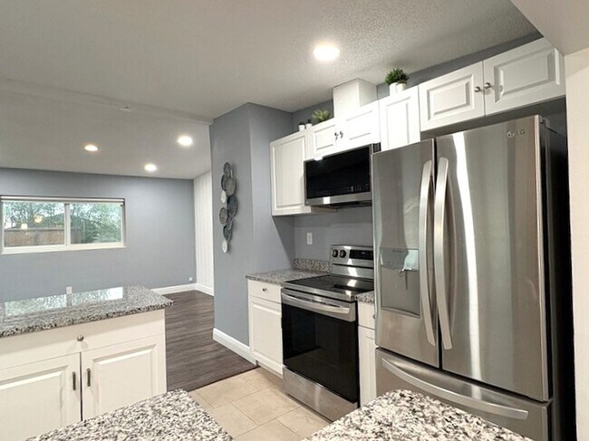 Building Photo - Beautifully Updated DeLand Home with Huge Fenced Backyard!!!