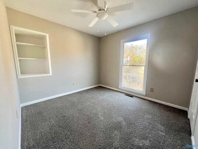 Building Photo - 704 Captiva Ct SE