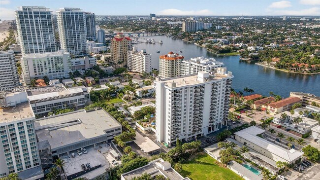 Building Photo - 336 N Birch Rd