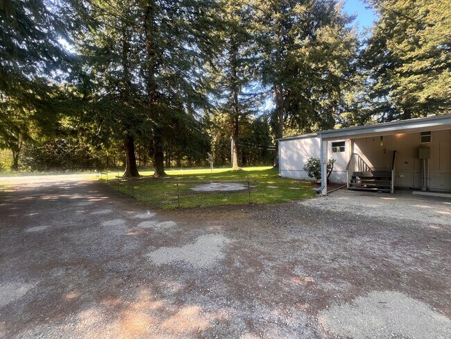 Building Photo - 2074.5 Willeys Lake Rd