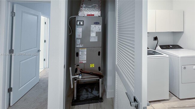 Building Photo - 230 SW 170th Ave