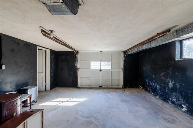 Building Photo - 2510 Tillett Rd SW