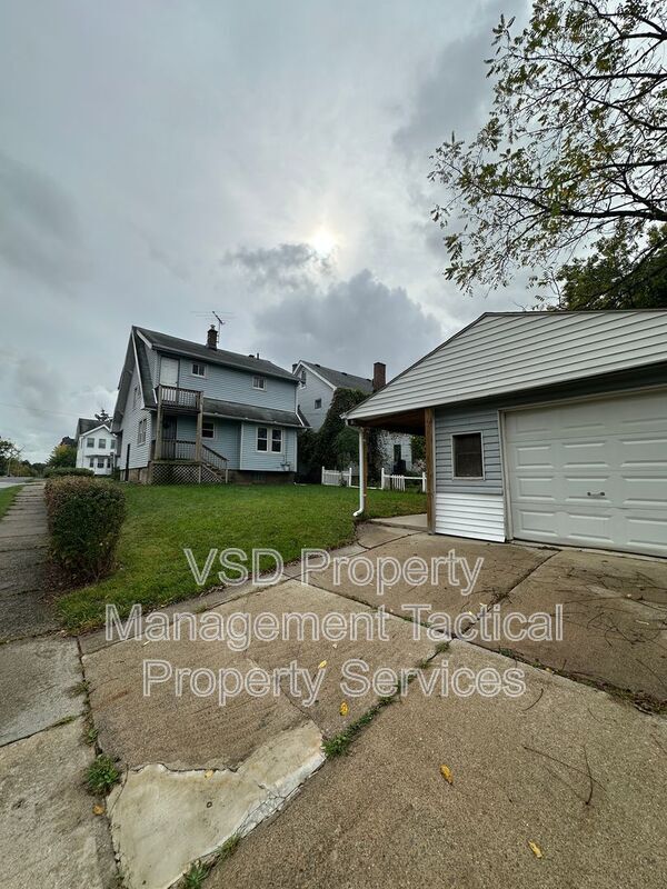 Building Photo - 13827 S Parkway Dr