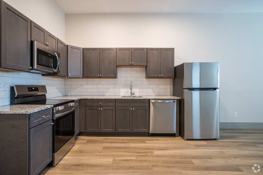 1BR, 1 BA - Kitchen - The 870 Reserve