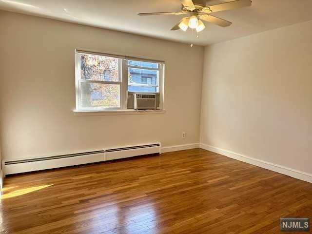 Building Photo - 1620 Valley St