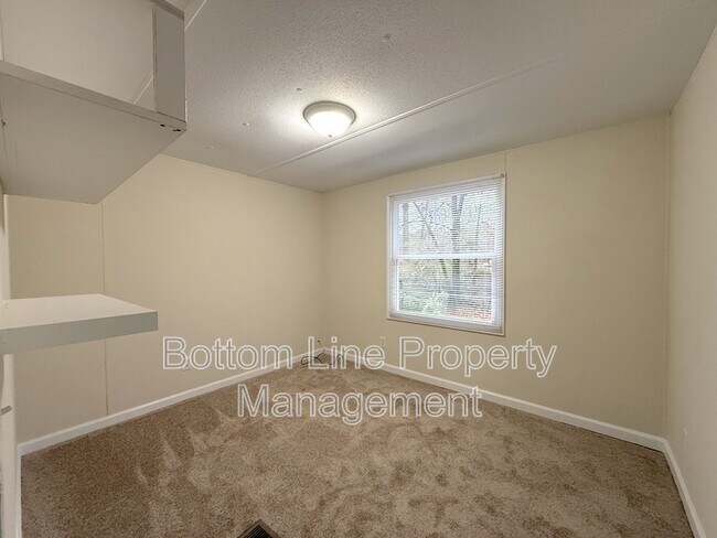 Building Photo - 2400 Hart Rd