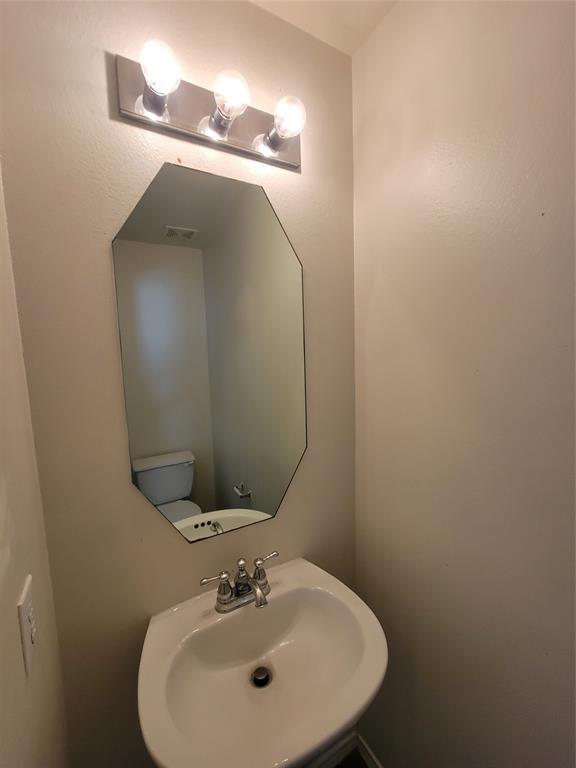 Building Photo - 2410 Lakecrest Village Ct