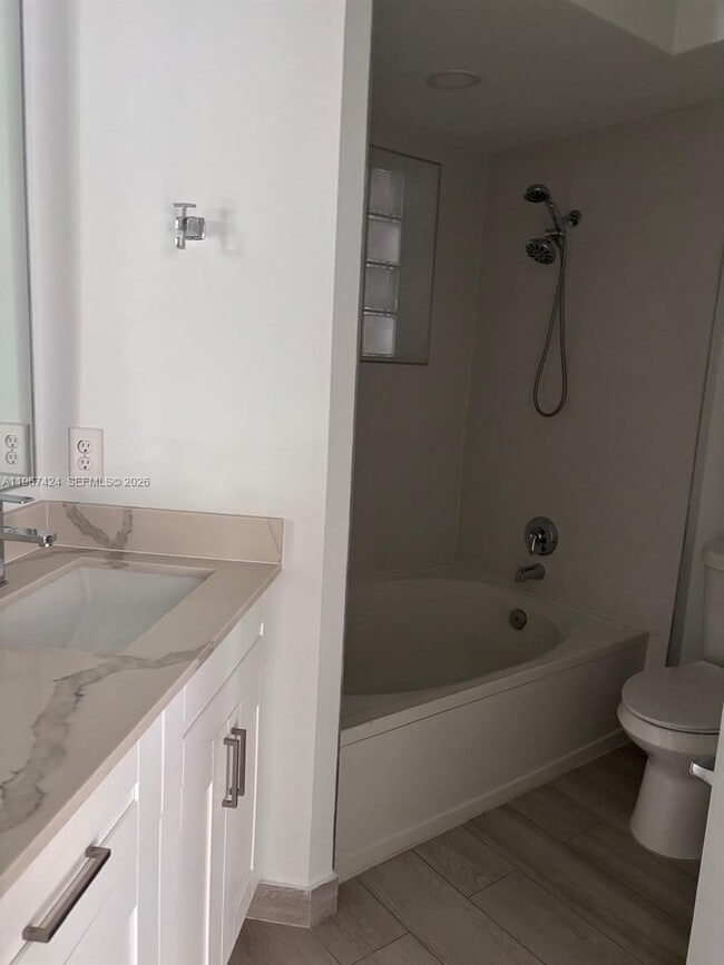 Building Photo - 3255 NE 184th St