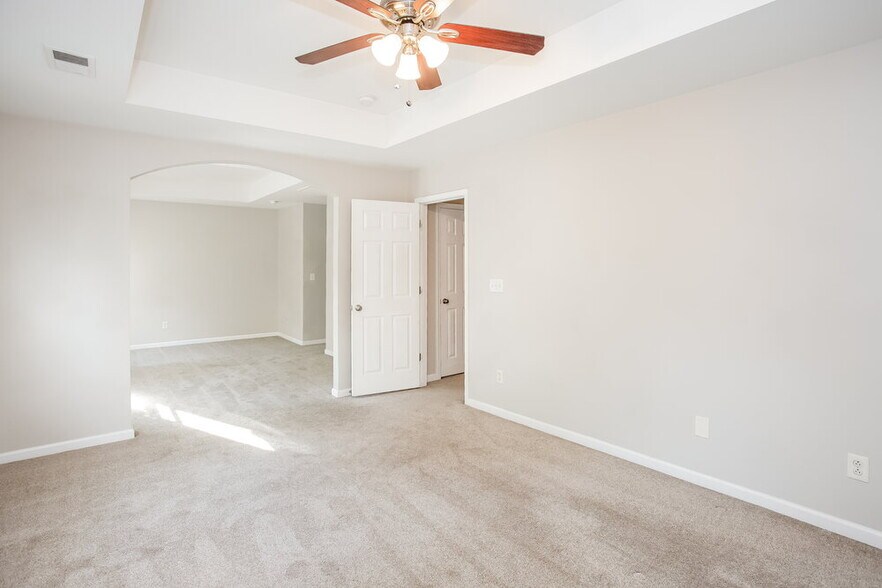 Building Photo - 5104 Abercromby St