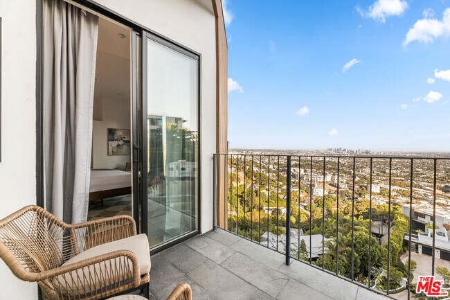 Building Photo - 8425 Hillside Ave