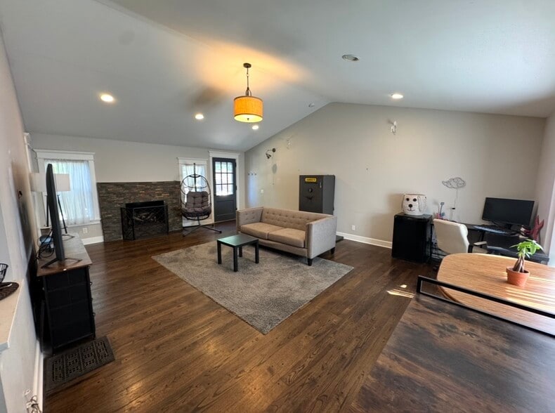 Building Photo - 3815 Bell St