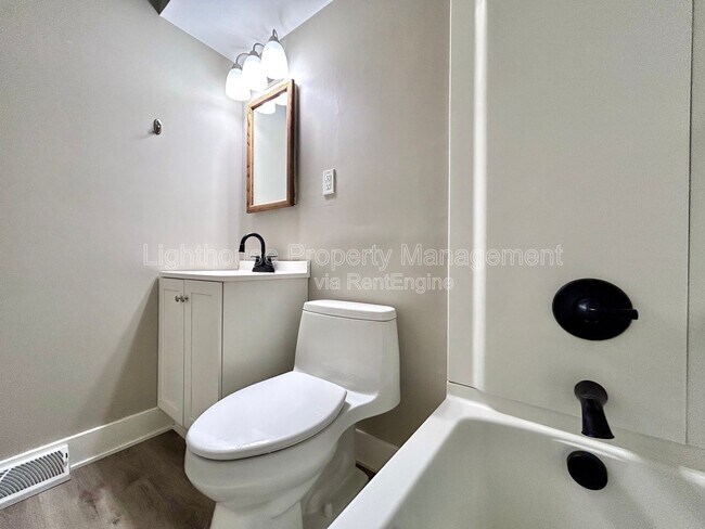 Building Photo - 818 Delray Ave SE