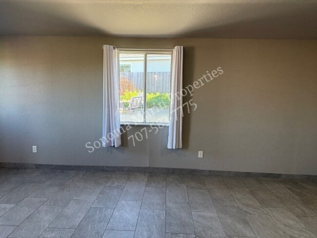 Building Photo - Great Single Level Home in the Country ~ West Petaluma ~ 2bd/2ba with Large Bonus Room