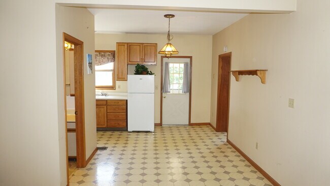 Building Photo - 758 Hudson Ave