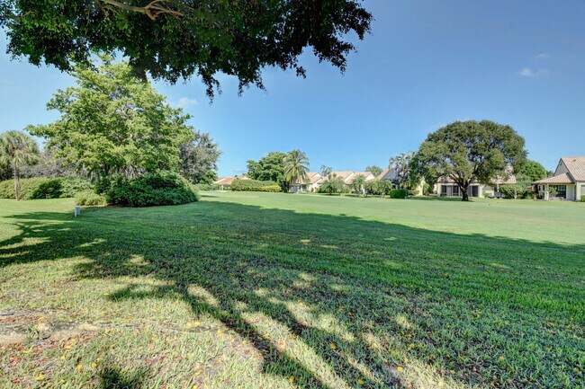 Building Photo - 5673 Fairway Park Dr