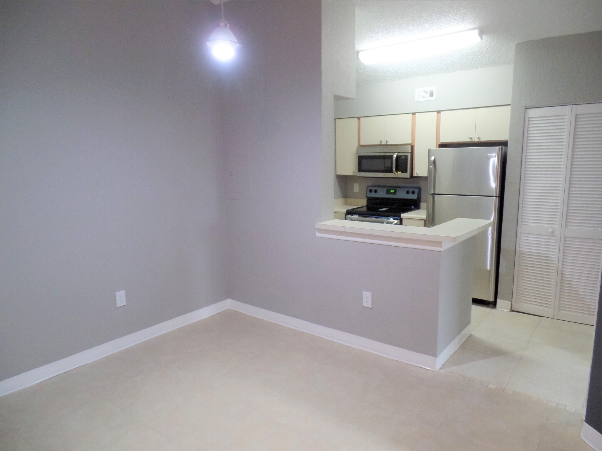 Building Photo - 2850 N Oakland Forest Dr