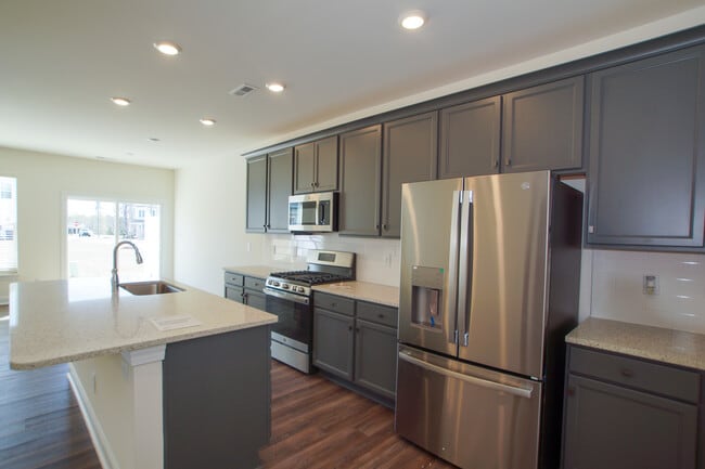 Building Photo - 206 Oakchest Ct