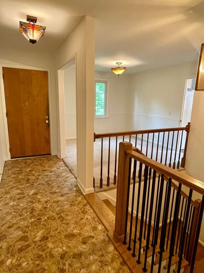 Building Photo - 6808 River Ridge Dr