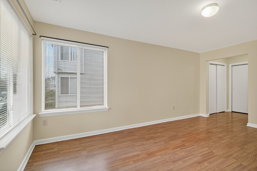 Building Photo - 802 Jesse Way