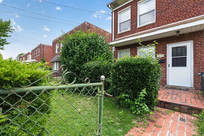 Building Photo - 5551 Chillum Pl NE