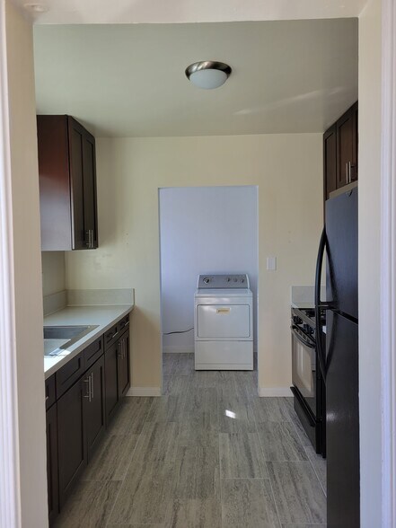 KITCHEN VIEW TO LAUNDRY ROOM - 2416 Flower St