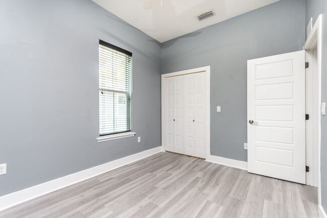 Building Photo - Charming 3-Bedroom Craftsman Home in Prime Gainesville Location